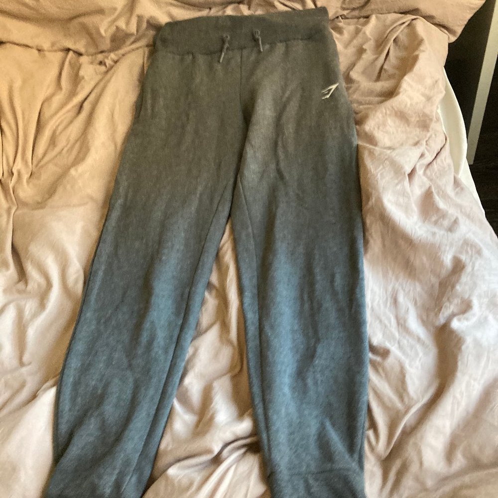 GYMSHARK grey sweats sz LARGE